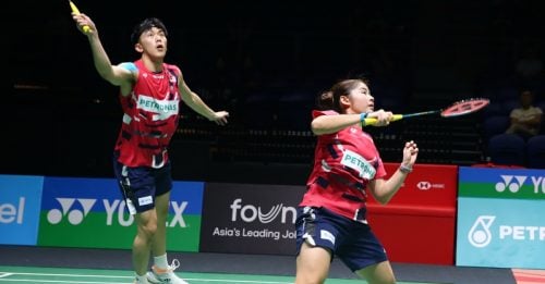 国女双在国